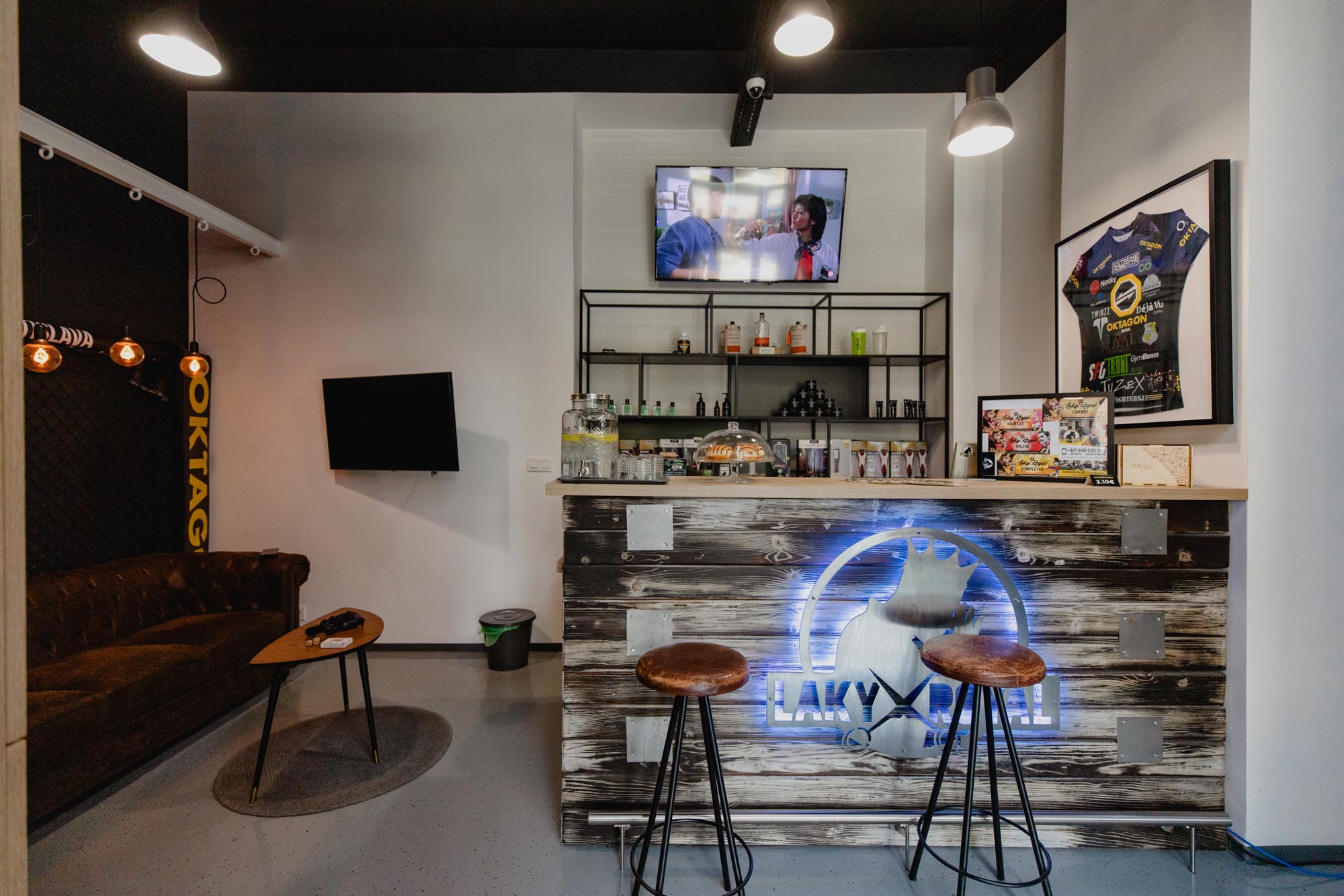 LAKY ROYAL BARBERSHOP I — 1